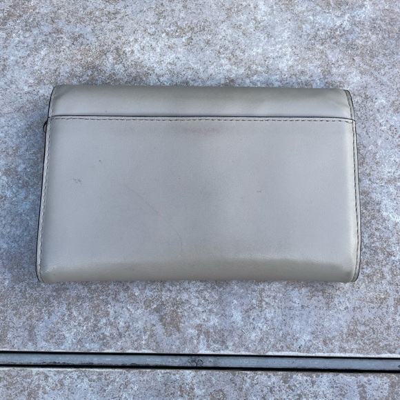 MICHAEL Michael Kors
Medium Carryall Tri-Fold Wallet - Picture 7 of 16